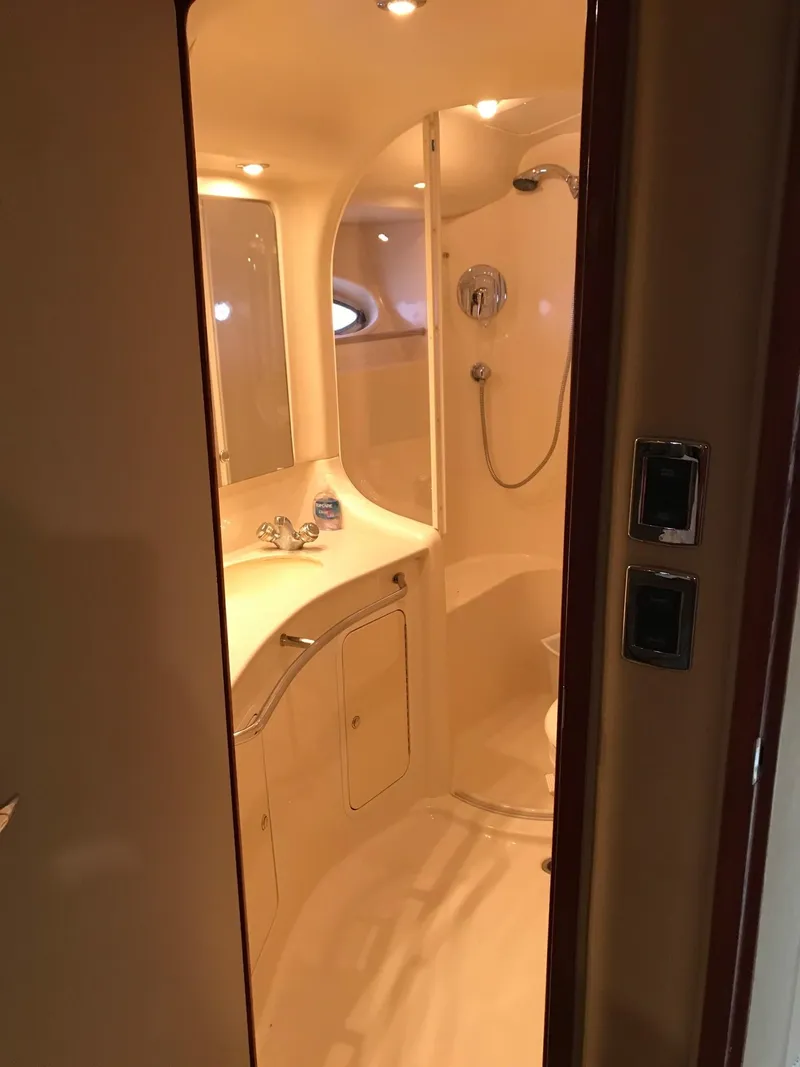 Slide: The Image of Interior of 2003 Sea Ray 480 Sedan Bridge with cozy bed. - 20