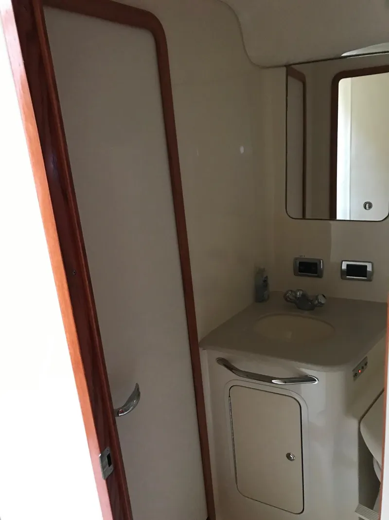 Slide: The Image of Sea Ray 480 Sedan Bridge 2003 bathroom with shower. - 22