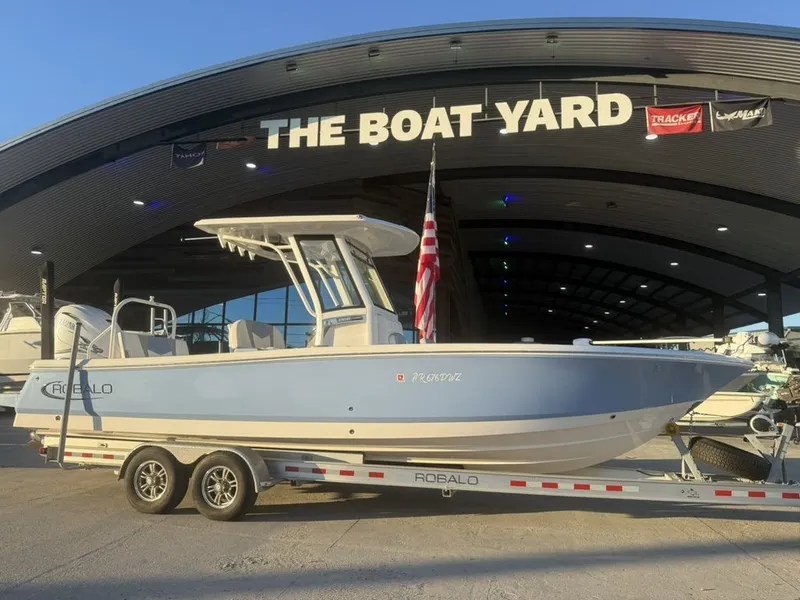 Slide: The Image of Robalo 266 Cayman 2022 - 10