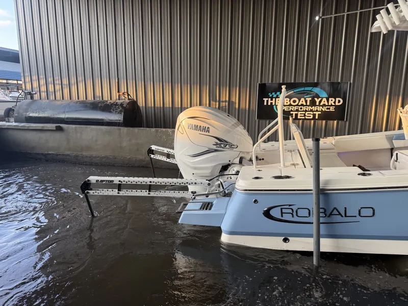 Slide: The Image of Robalo 266 Cayman 2022 - 14