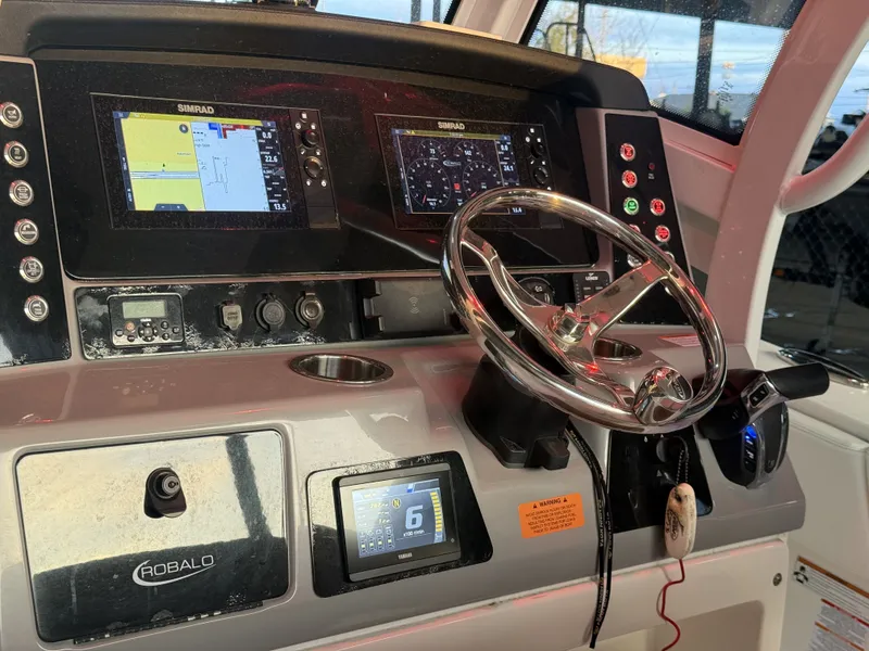 Slide: The Image of Robalo 266 Cayman 2022 - 15