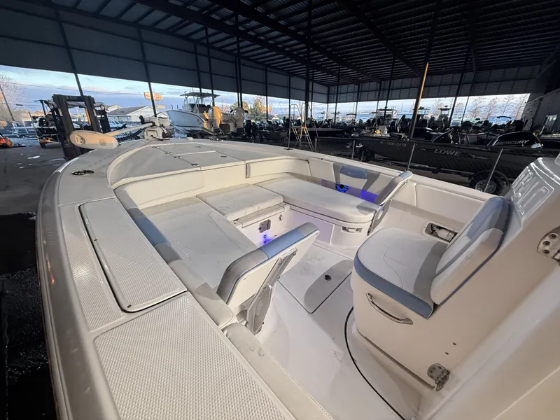 Slide: The Image of Robalo 266 Cayman 2022 - 17