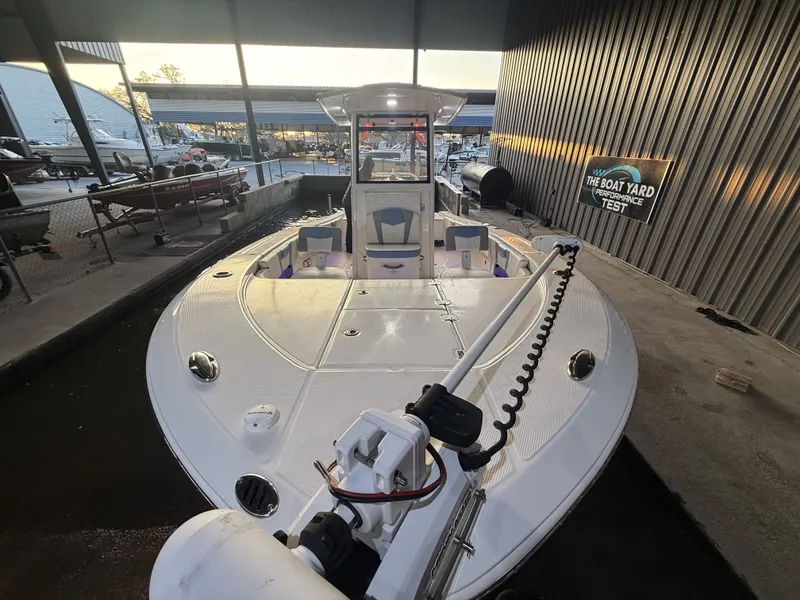 Slide: The Image of Robalo 266 Cayman 2022 - 18