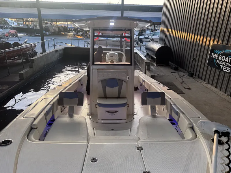 Slide: The Image of Robalo 266 Cayman 2022 - 19