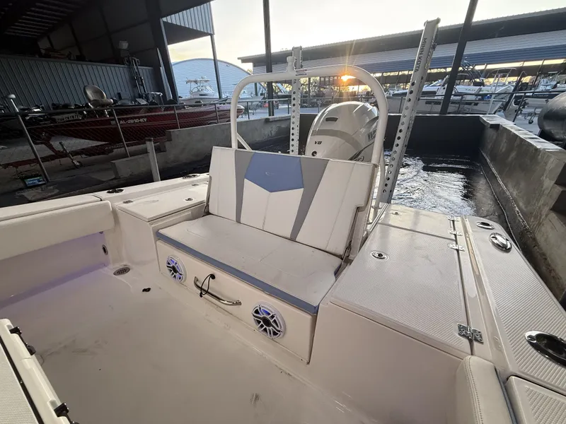 Slide: The Image of Robalo 266 Cayman 2022 - 7