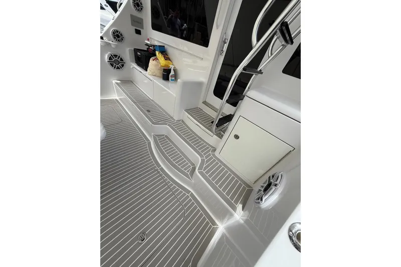 Slide: The Image of 2013 Hatteras GT54 yacht interior with sleek design and modern amenities. - 22