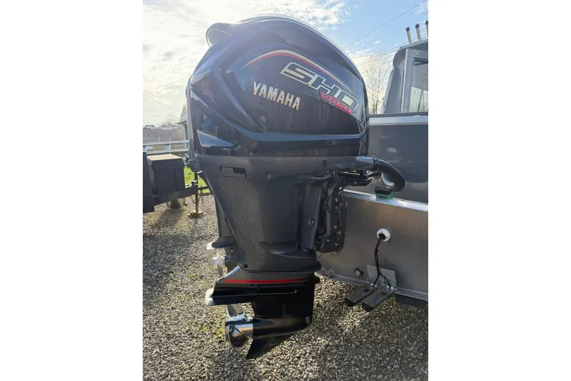 Slide: The Image of 2022 Hewescraft 220 Ocean Pro Hardtop with Yamaha SHO VMAX outboard motor. - 21
