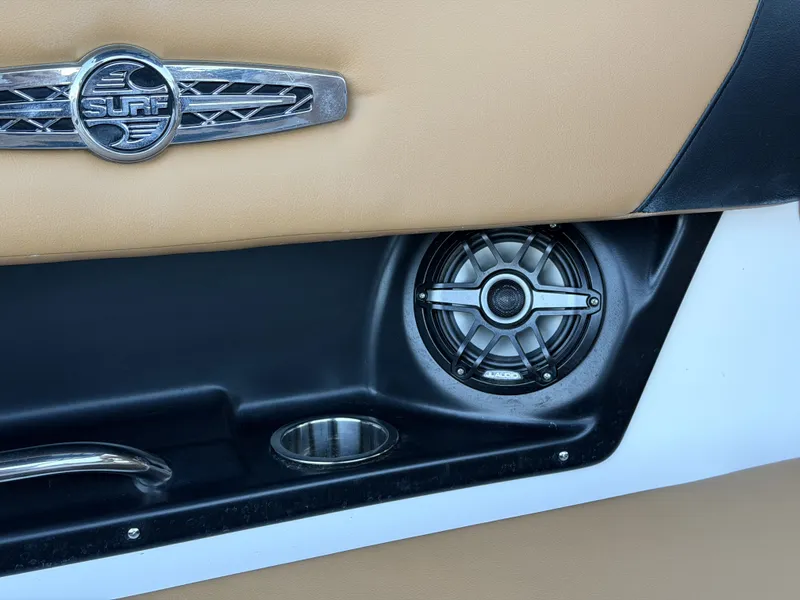 Slide: The Image of Chaparral 28 Surf 2023 - 20