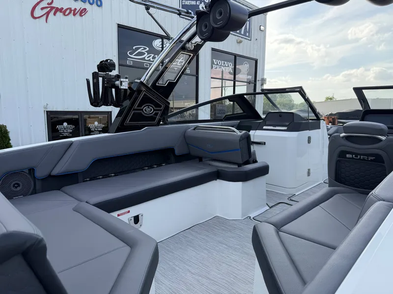 Slide: The Image of Cobalt R8 Surf 2026 - 10