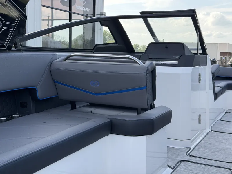 Slide: The Image of Cobalt R8 Surf 2026 - 12