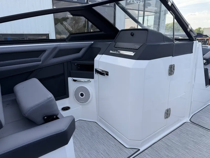 Slide: The Image of Cobalt R8 Surf 2026 - 15