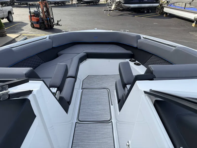 Slide: The Image of Cobalt R8 Surf 2026 - 21