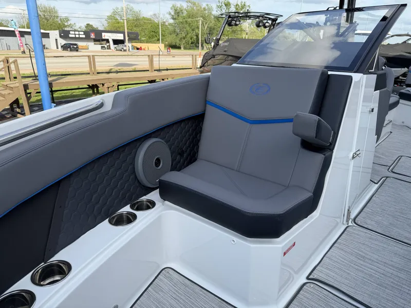 Slide: The Image of Cobalt R8 Surf 2026 - 24