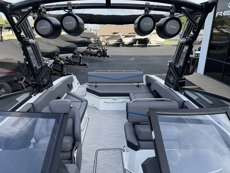 Slide: The Image of Cobalt R8 Surf 2026 - 25