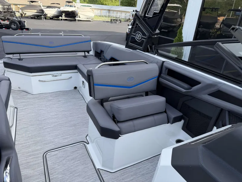 Slide: The Image of Cobalt R8 Surf 2026 - 27