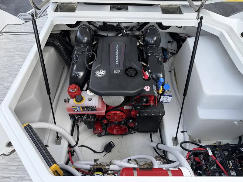 Slide: The Image of Cobalt R8 Surf 2026 - 29