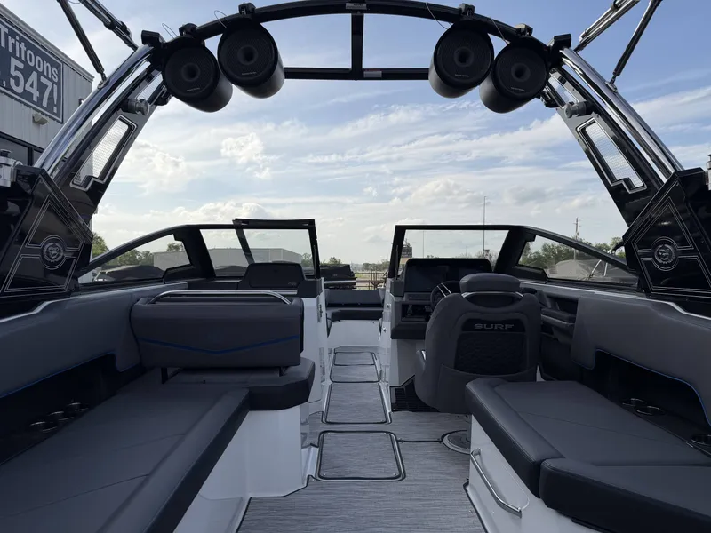 Slide: The Image of Cobalt R8 Surf 2026 - 32