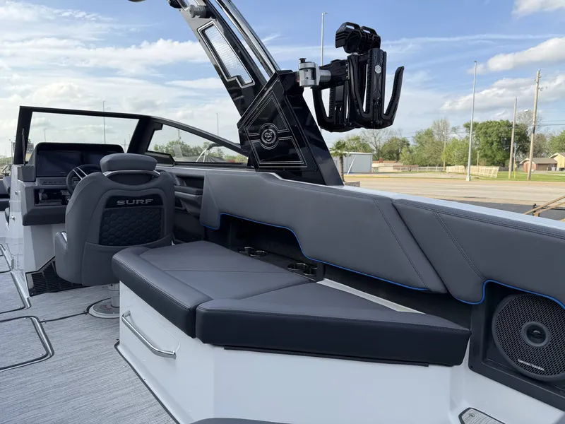 Slide: The Image of Cobalt R8 Surf 2026 - 33