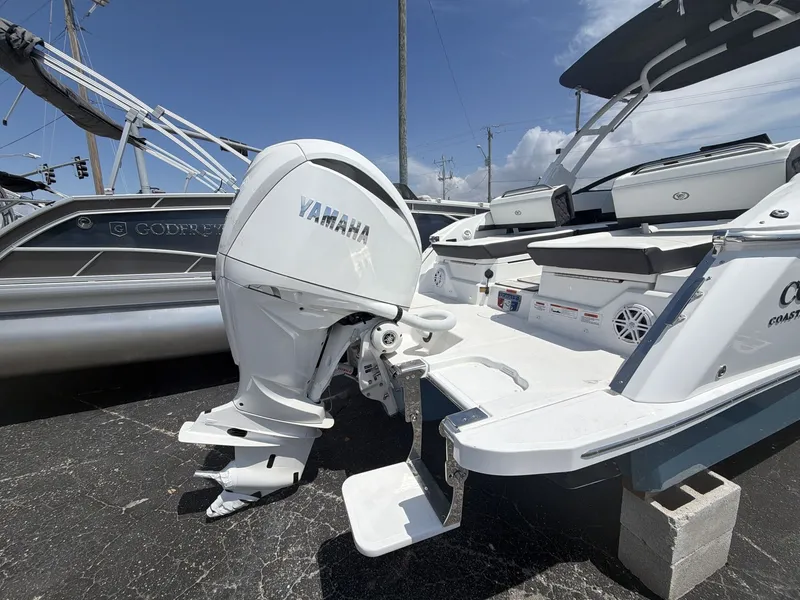 Slide: The Image of Cobalt R6 Outboard 2026 - 14