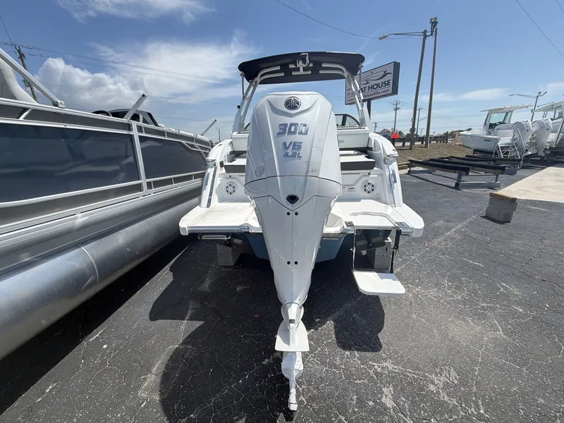 Slide: The Image of Cobalt R6 Outboard 2026 - 15