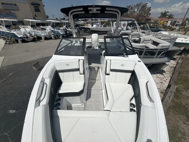 Slide: The Image of Cobalt R6 Outboard 2026 - 16