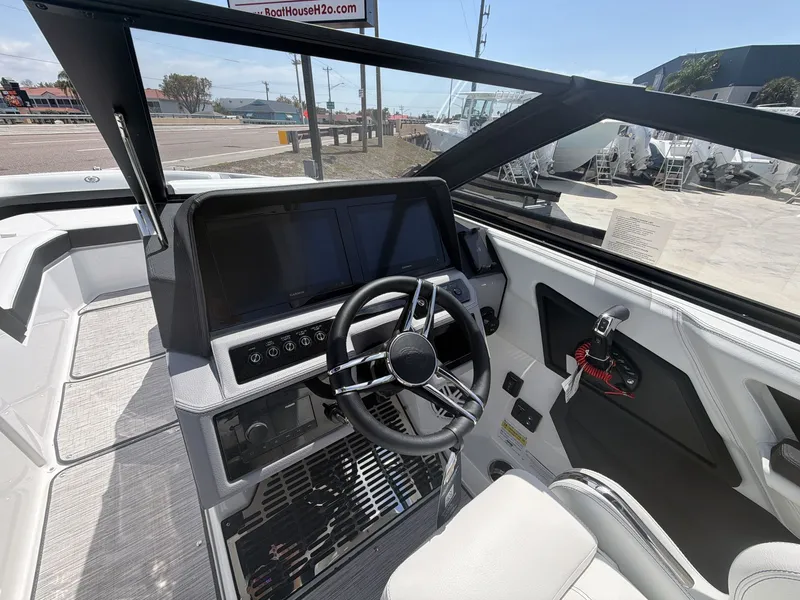 Slide: The Image of Cobalt R6 Outboard 2026 - 18