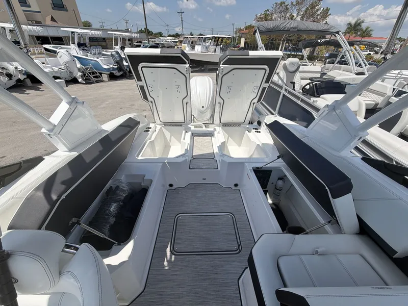 Slide: The Image of Cobalt R6 Outboard 2026 - 19