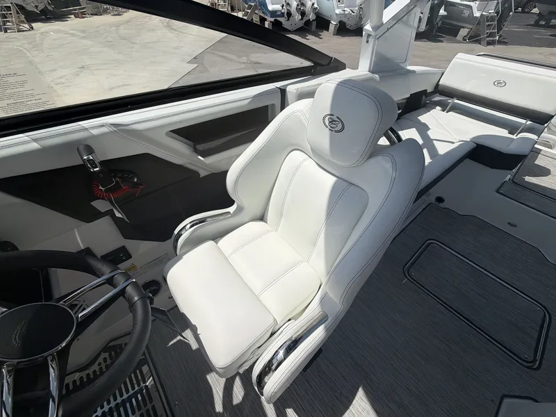 Slide: The Image of Cobalt R6 Outboard 2026 - 20