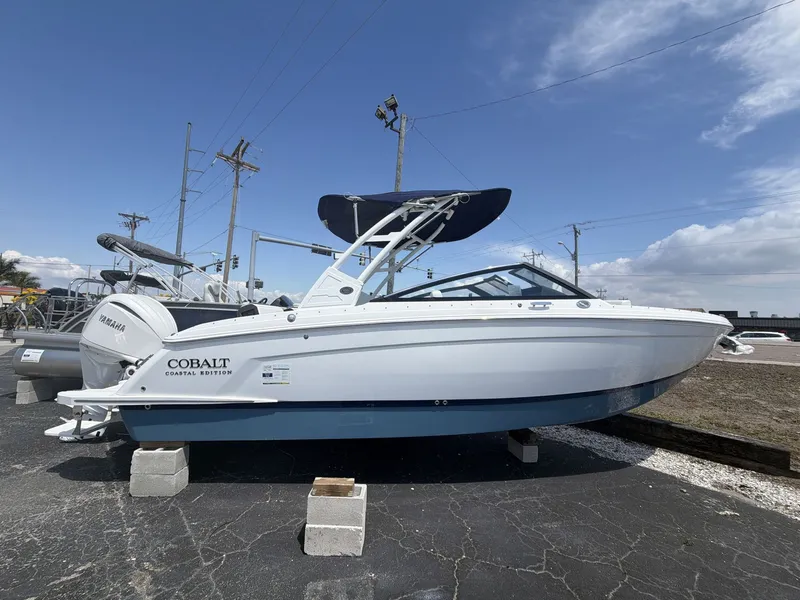 Slide: The Image of Cobalt R6 Outboard 2026 - 4