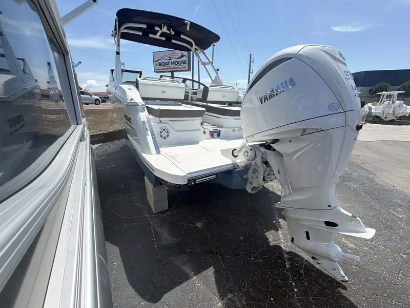 Slide: The Image of Cobalt R6 Outboard 2026 - 7