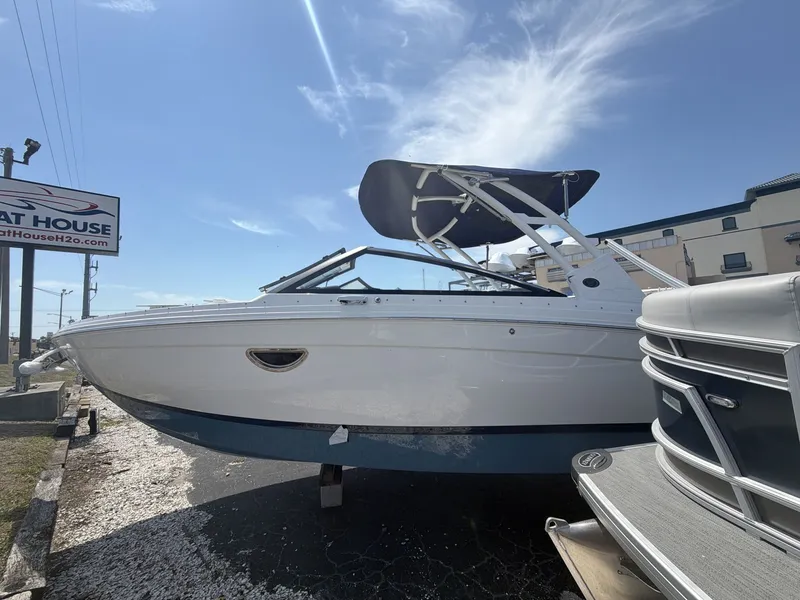 Slide: The Image of Cobalt R6 Outboard 2026 - 8