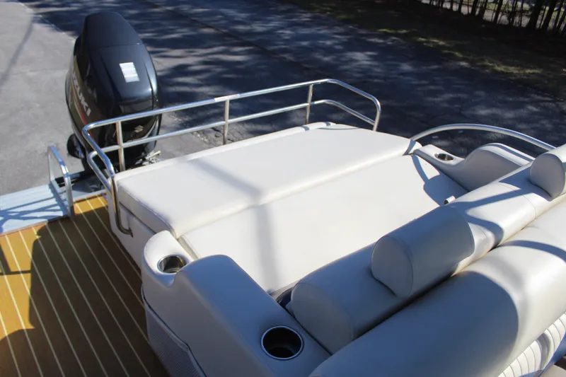 Slide: The Image of Hampton 2485 RL 2012 - 12