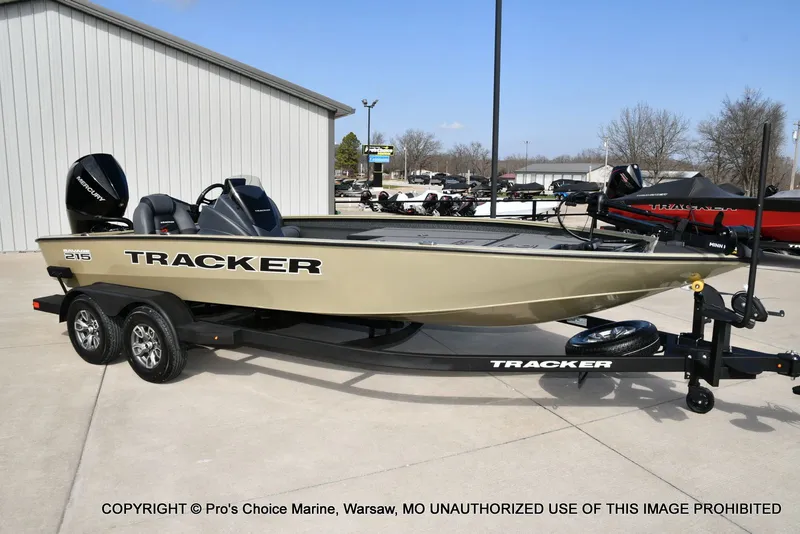 The Image of Tracker Savage 215 w/200HP Mercury 4 Stroke 2026 - 1