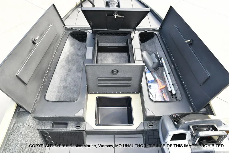 Slide: The Image of Tracker Savage 215 w/200HP Mercury 4 Stroke 2026 - 10