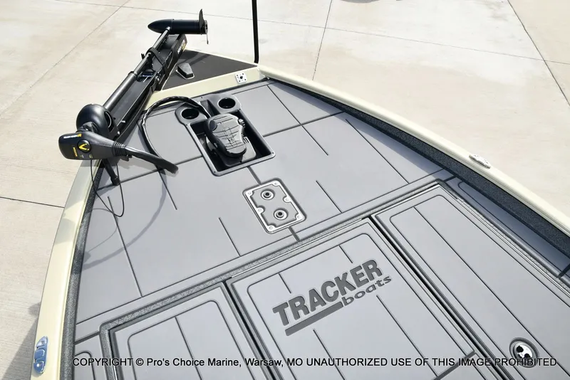 Slide: The Image of Tracker Savage 215 w/200HP Mercury 4 Stroke 2026 - 11