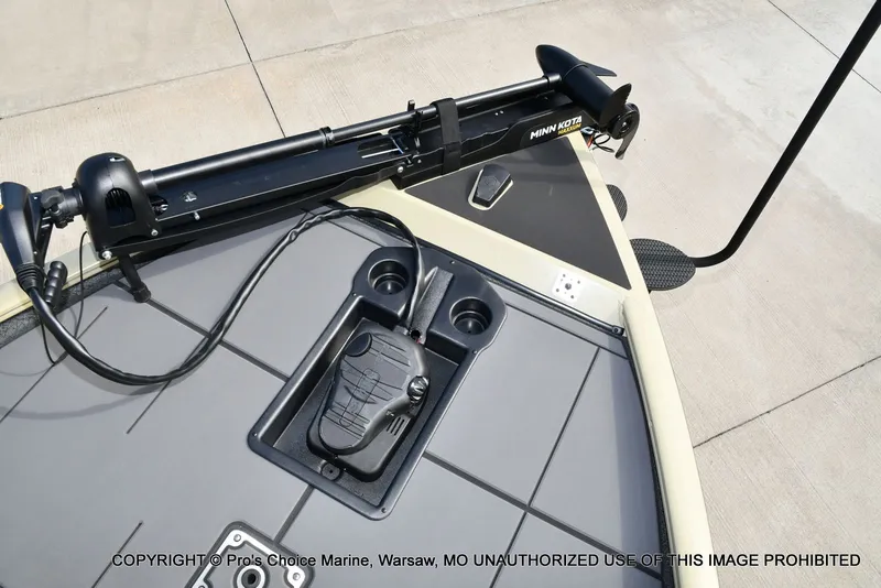 Slide: The Image of Tracker Savage 215 w/200HP Mercury 4 Stroke 2026 - 12