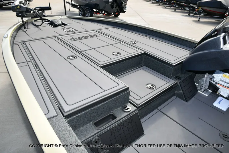 Slide: The Image of Tracker Savage 215 w/200HP Mercury 4 Stroke 2026 - 16