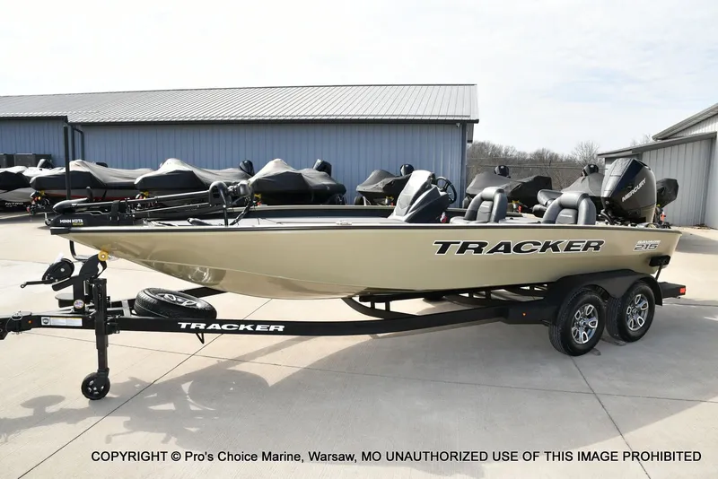 Slide: The Image of Tracker Savage 215 w/200HP Mercury 4 Stroke 2026 - 28