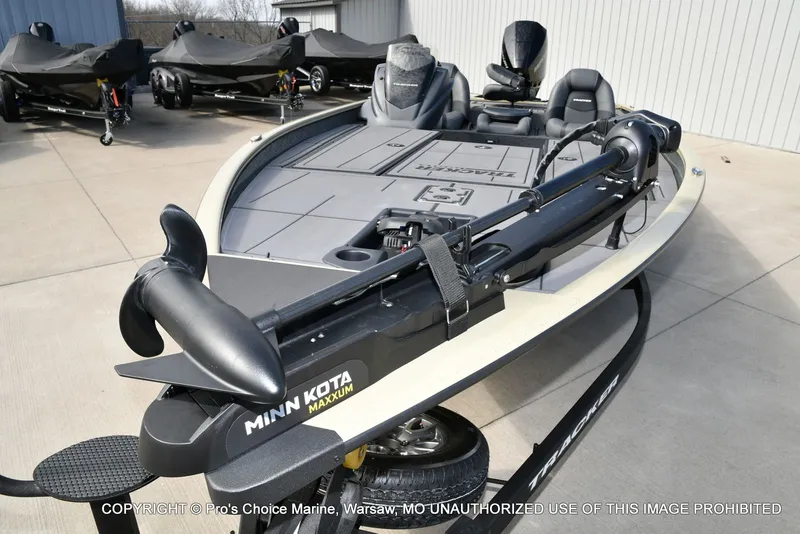 Slide: The Image of Tracker Savage 215 w/200HP Mercury 4 Stroke 2026 - 30