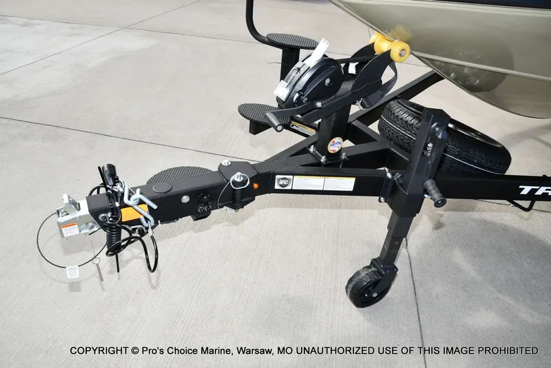 Slide: The Image of Tracker Savage 215 w/200HP Mercury 4 Stroke 2026 - 31