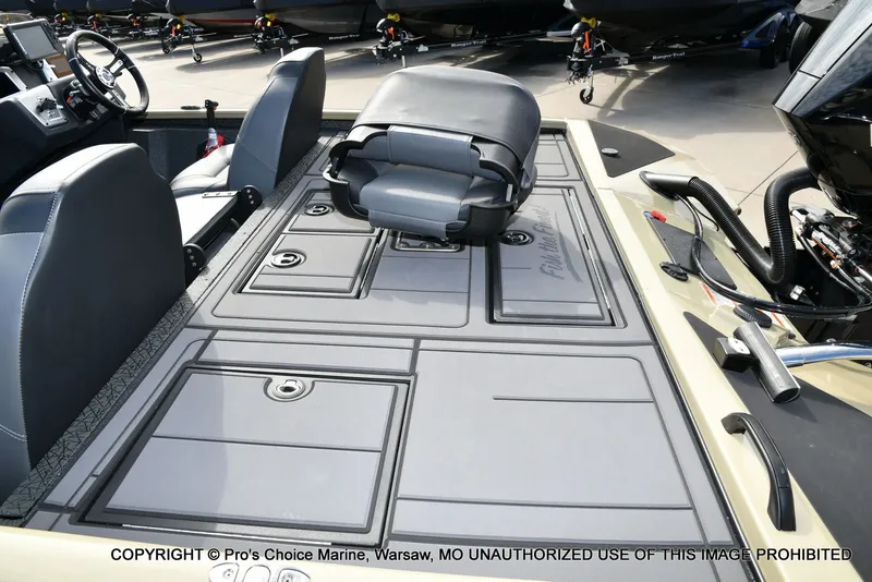 Slide: The Image of Tracker Savage 215 w/200HP Mercury 4 Stroke 2026 - 36