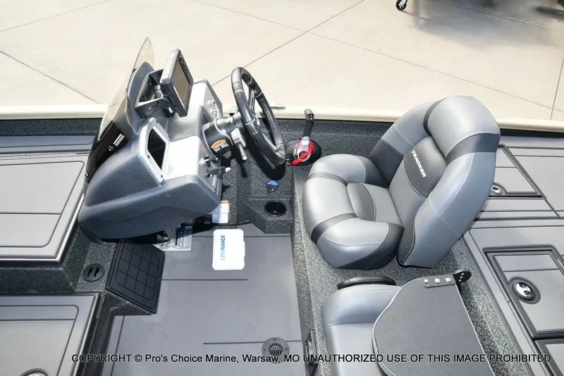 Slide: The Image of Tracker Savage 215 w/200HP Mercury 4 Stroke 2026 - 42