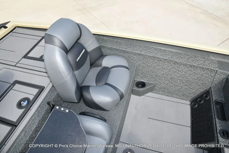 Slide: The Image of Tracker Savage 215 w/200HP Mercury 4 Stroke 2026 - 44