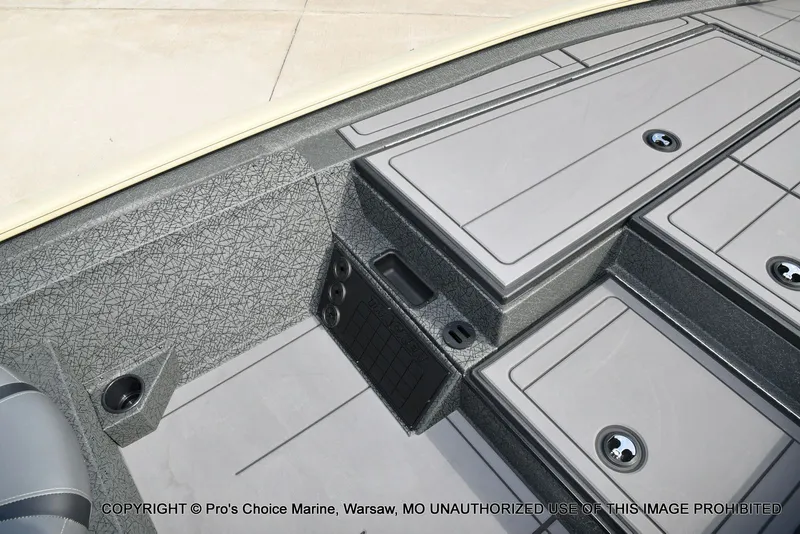 Slide: The Image of Tracker Savage 215 w/200HP Mercury 4 Stroke 2026 - 45