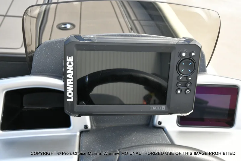 Slide: The Image of Tracker Savage 215 w/200HP Mercury 4 Stroke 2026 - 5