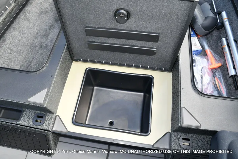 Slide: The Image of Tracker Savage 215 w/200HP Mercury 4 Stroke 2026 - 52