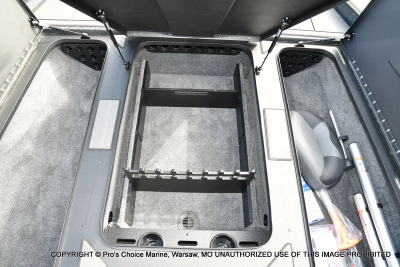 Slide: The Image of Tracker Savage 215 w/200HP Mercury 4 Stroke 2026 - 55