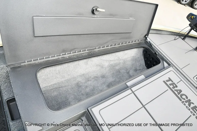 Slide: The Image of Tracker Savage 215 w/200HP Mercury 4 Stroke 2026 - 56