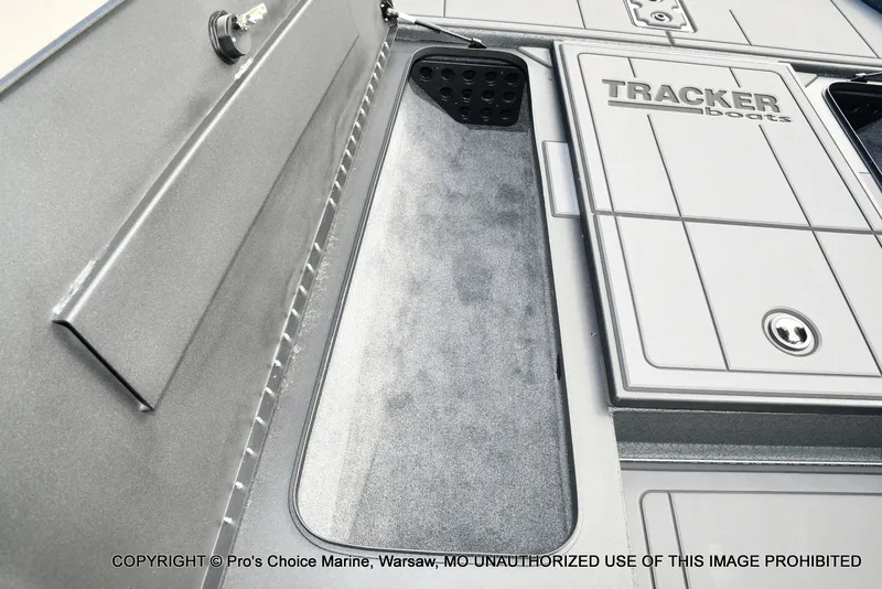 Slide: The Image of Tracker Savage 215 w/200HP Mercury 4 Stroke 2026 - 57