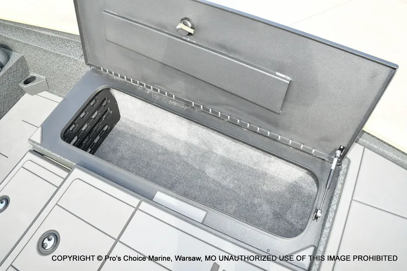 Slide: The Image of Tracker Savage 215 w/200HP Mercury 4 Stroke 2026 - 58